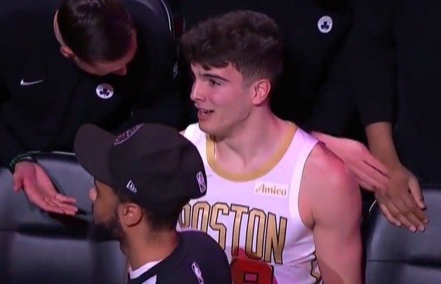 小伙子挺勇猛！28号秀冈萨雷斯抢断反击一打二 大回环上篮反超！