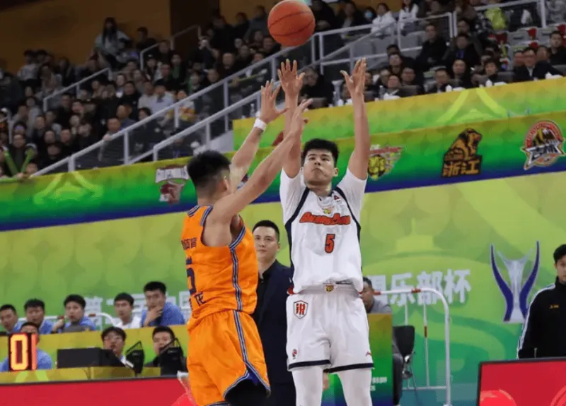 赛事精彩瞬间-媒体人：上海广东锋线差距过大，广东应抓住窗口期升级阵容