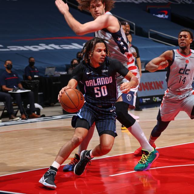 精彩赛事-缺阵两个月迎来复出 魔术新秀收获韦少宝贵建议